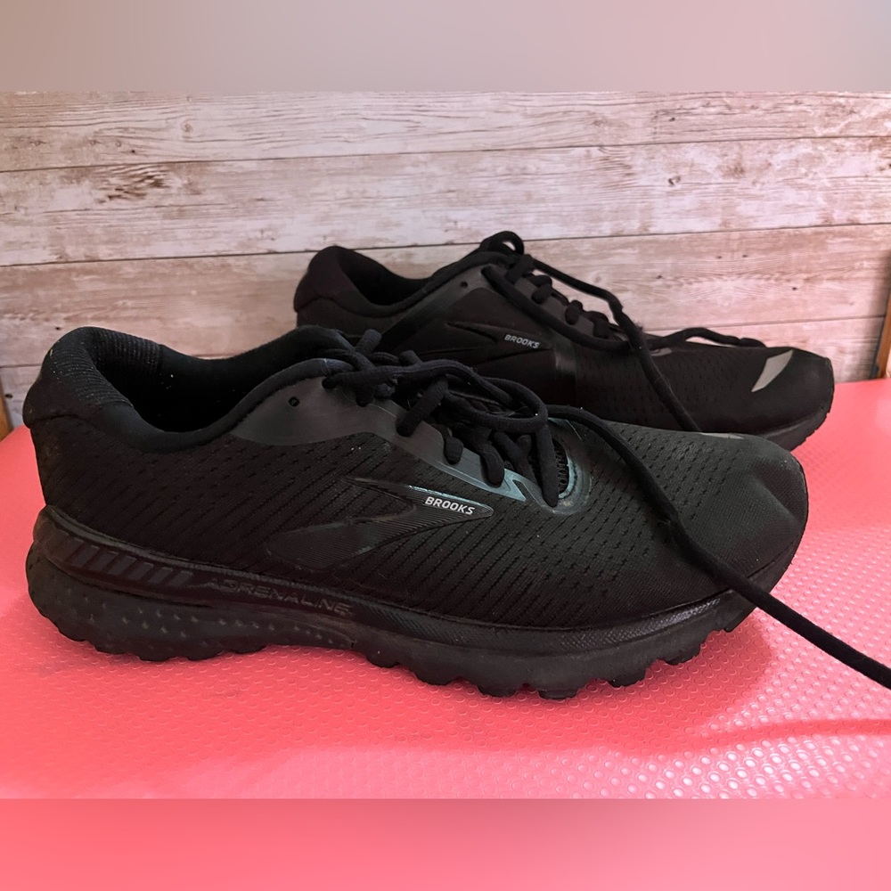 Brooks Adrenaline GTS 20. 9.5 woman’s